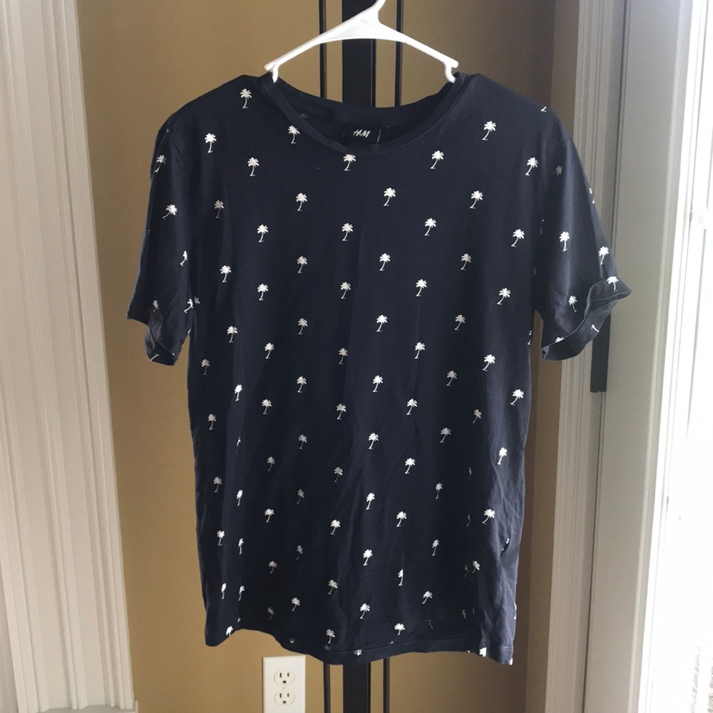 H&M men’s dark navy palm tree tee